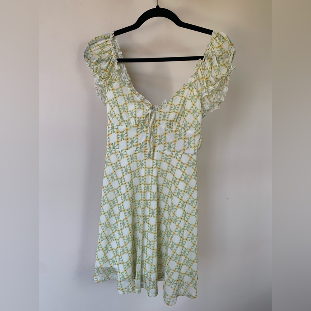URBAN OUTFITTERS YELLOW FLORAL AUDREY PRINTED MINI DRESS IN SIZE SMALL